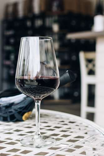 foodiesfeed.com_glass-with-dark-red-wine