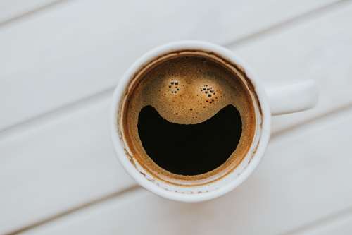 foodiesfeed.com_happy-morning-cup-of-coffee