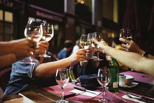 foodiesfeed.com_toast-with-white-wine